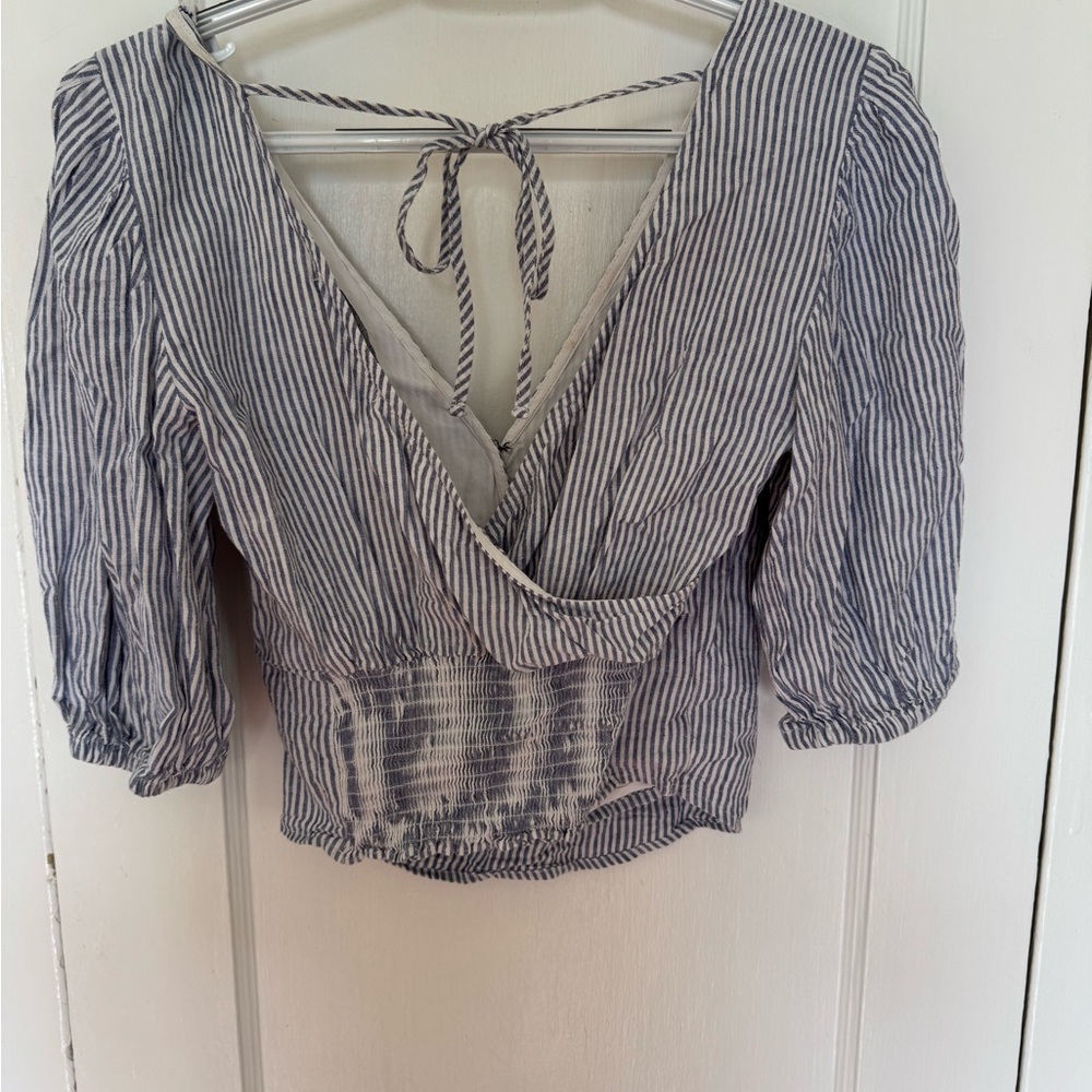 Abercrombie & Fitch Gray and White Puff Sleeve Blouse